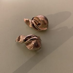 Avon earrings clip Ons 1”*